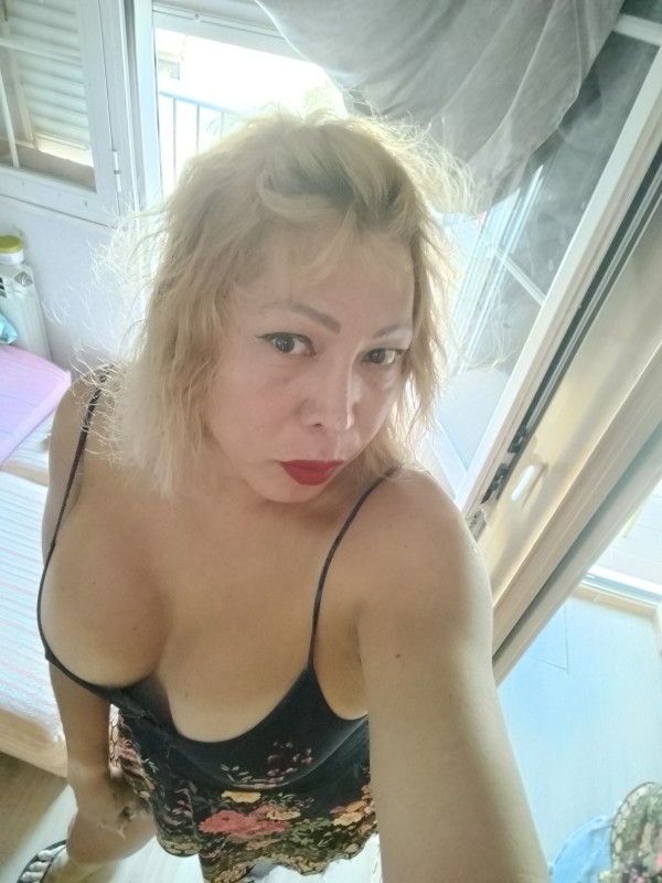 Transexual madurita juguetona