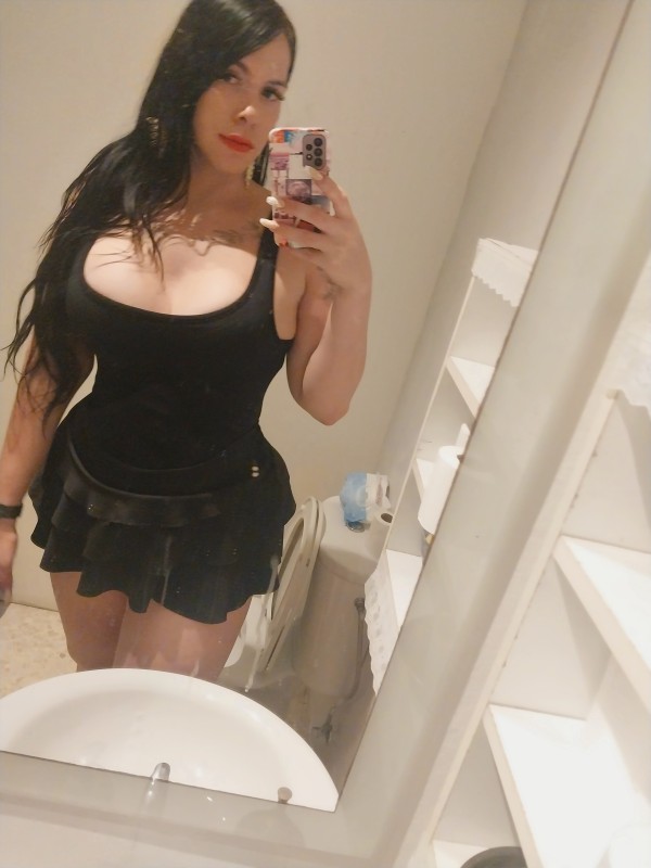 una chica travesti divertida con ganas de follar en Murcia