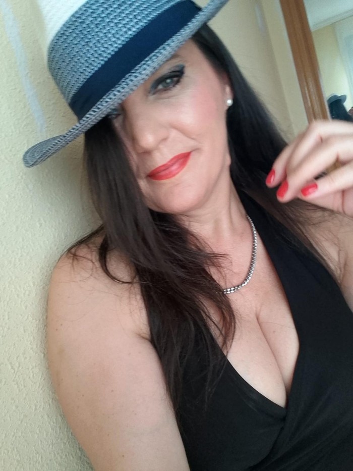 SOY TU ZORRITA ESPAÑOLA, MOEBOSA, PURO VICIO FIESTERA