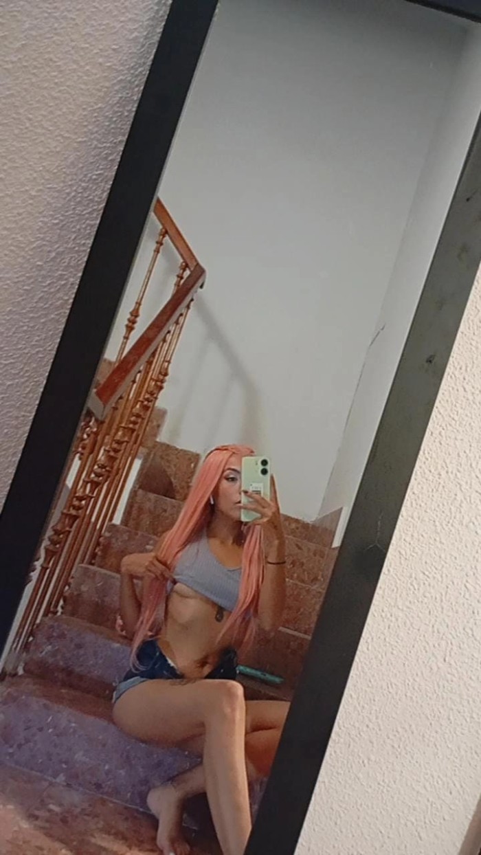 LA CHICA DE BRAGUITAS SEXYS Y PELO ROSA