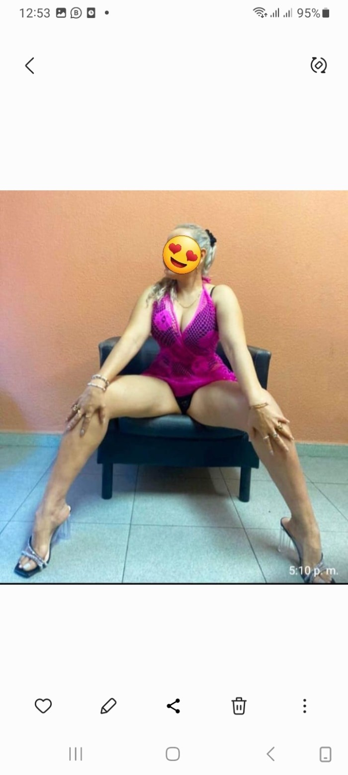 TANIA LA REINA DE LA MAMADA…