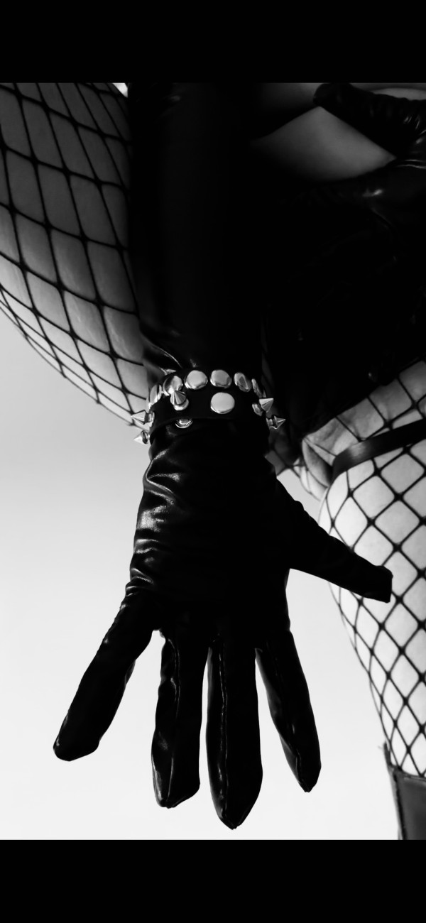 Domina elegante de lujo, experta,muy exigente, dominante, dura.