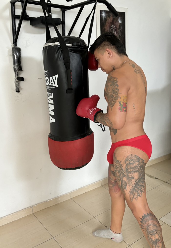 COLOMBIANO EXPERTO EN MADUROS,DISCRETOS Y PRINCIPI