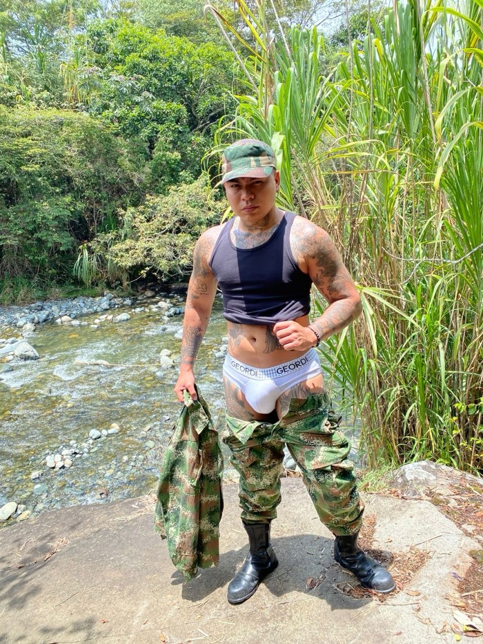 COLOMBIANO EXPERTO EN MADUROS,DISCRETOS Y PRINCIPI