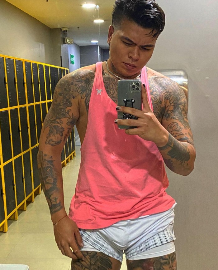 COLOMBIANO EXPERTO EN MADUROS,DISCRETOS Y PRINCIPI