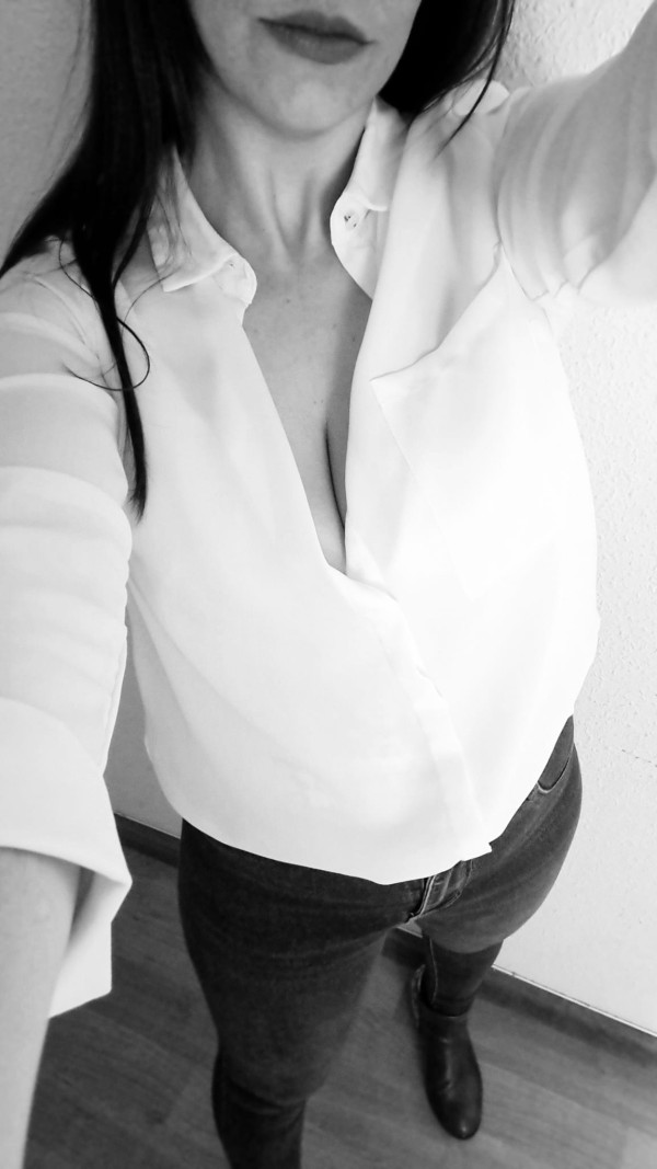 Chica sensual, solo emito por videollamada