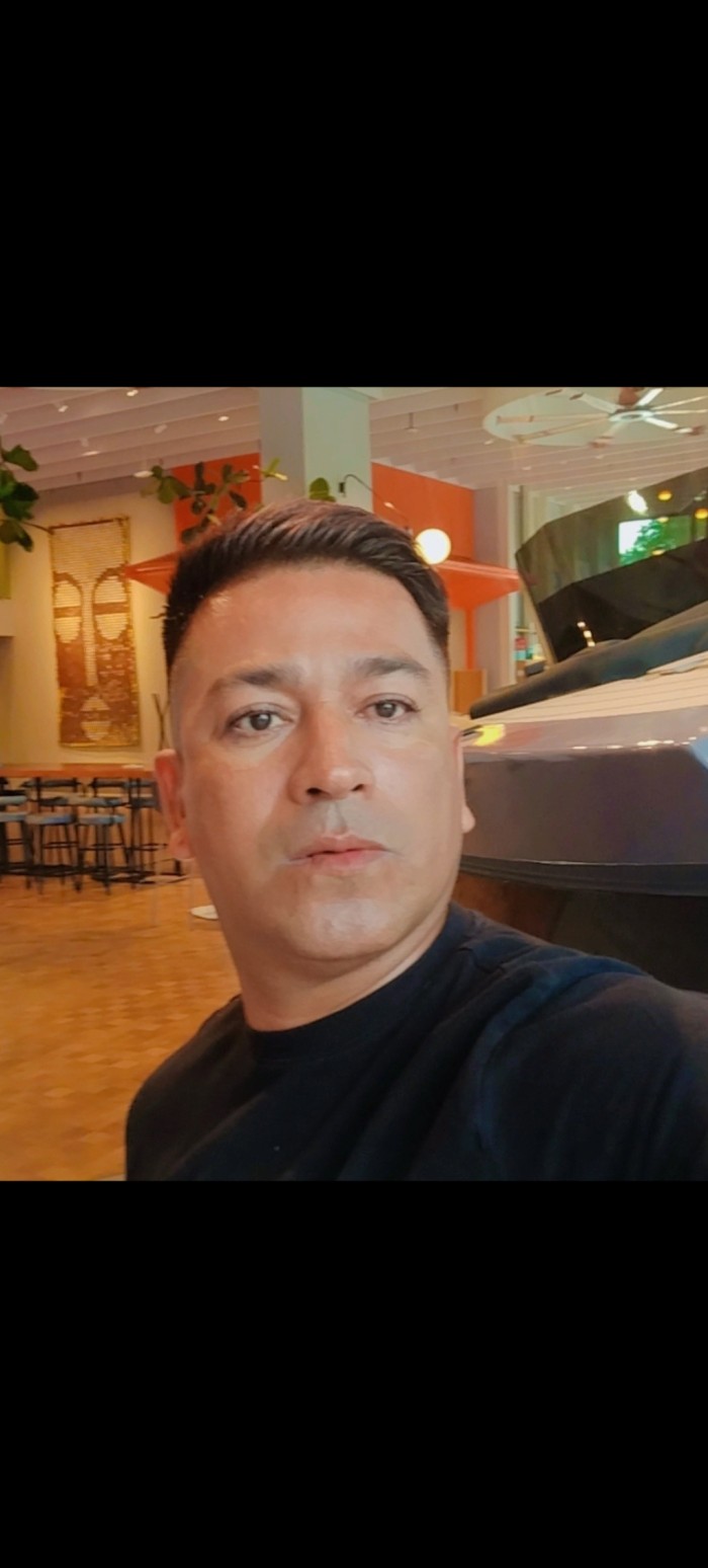 LATINO MUY BIEN DOTADO PARA. HACERTE GOZAR