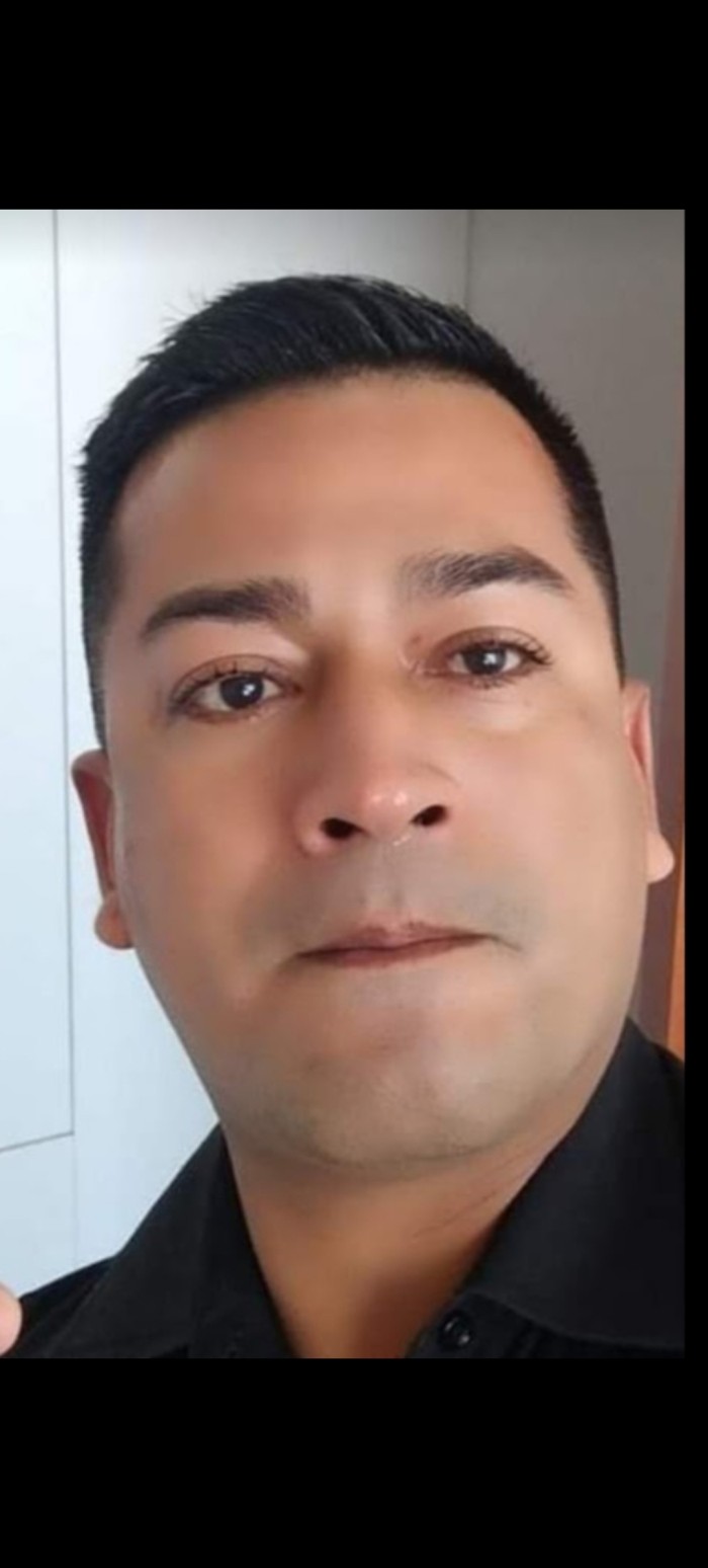 LATINO MUY BIEN DOTADO PARA. HACERTE GOZAR