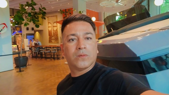 LATINO MUY BIEN DOTADO PARA. HACERTE GOZAR