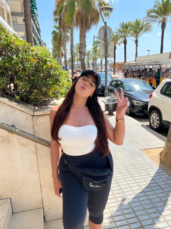 SAGRADA FAMILIA Nicolly Bolína BELA Y FEMENINA.