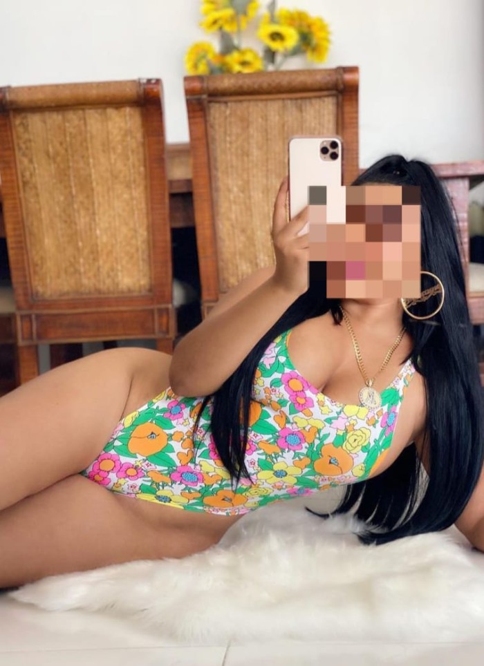 CARIÑOSA  Y  EXTROVERTIDA