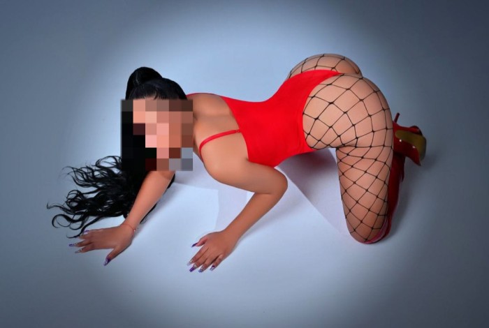 CARIÑOSA Y EXTROVERTIDA