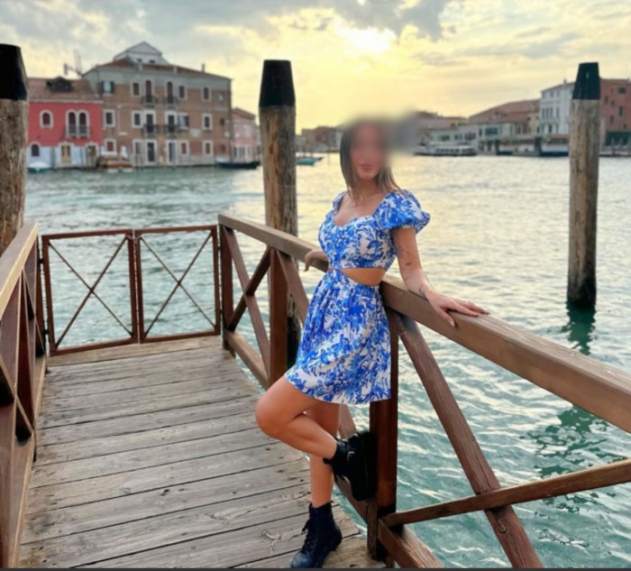 Bella mujer por Bilbao