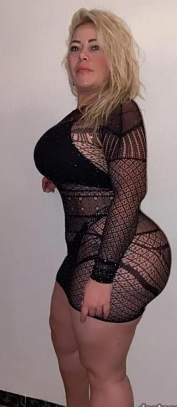 EVALUNA RUBIA MUY PUTA CACHONDA ME FOLLEN A TOPE