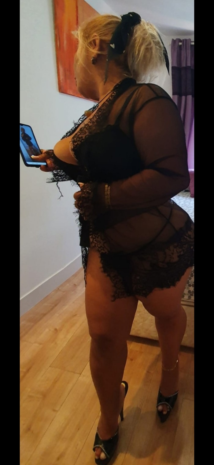 FOLLO BARATO,,,MAMO POLLAS CACHONDAS