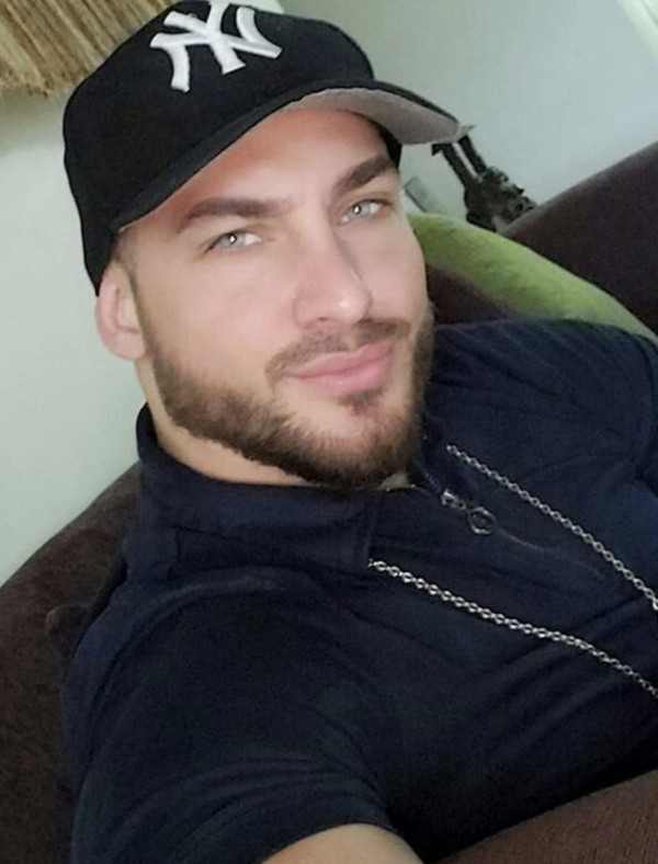 Alberto cachondo… Chupo sin goma para más información 635 38 94 72