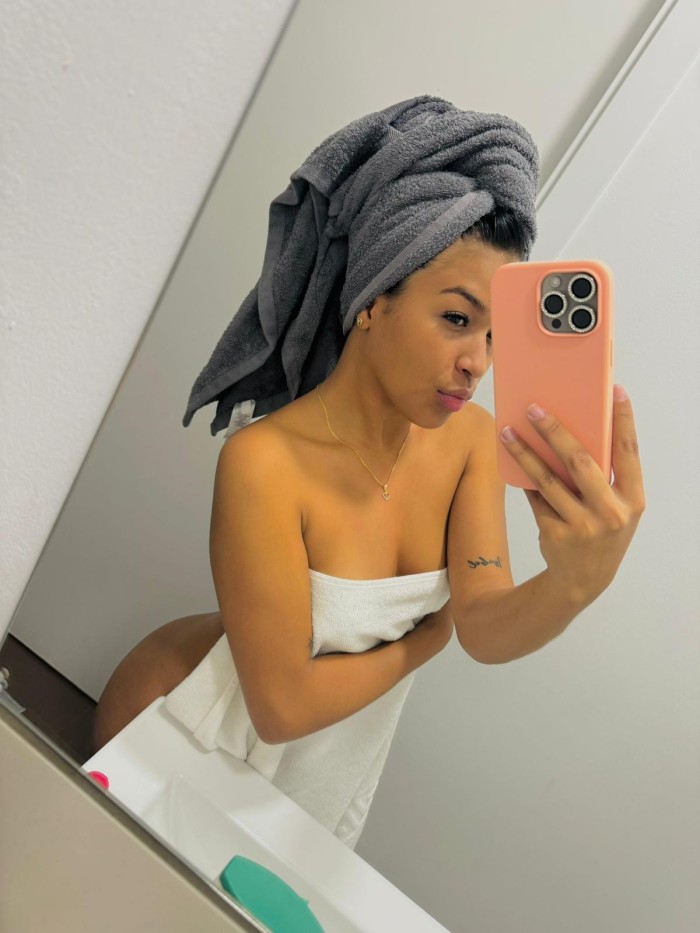 AMA DE CASA CACHONDA Y SENSUAL