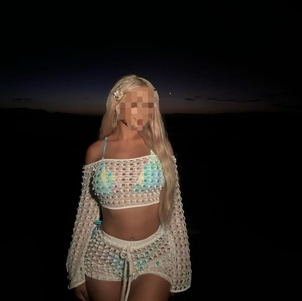 Rubia piel porcelana y  exquisita  en Almería