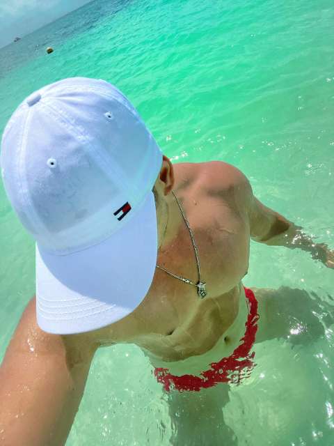 CHICO MORBOSO BISEXUAL MUY DOTADO. SITIO PRIVADO.