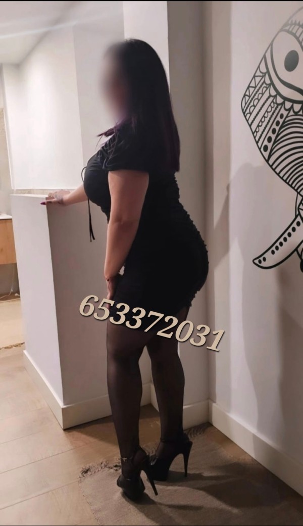 POR UNOS DÍAS..GALLEGA…TRATO EXQUISITO…MUY COMPLETA….