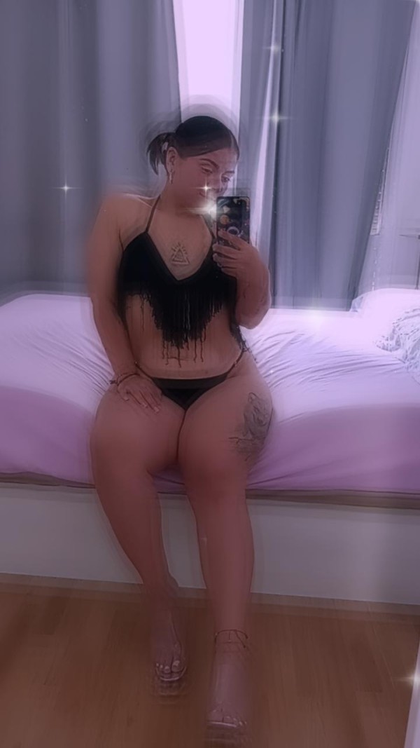 SALIDAS JOVENCITA COLOMBIANA FIESTERA