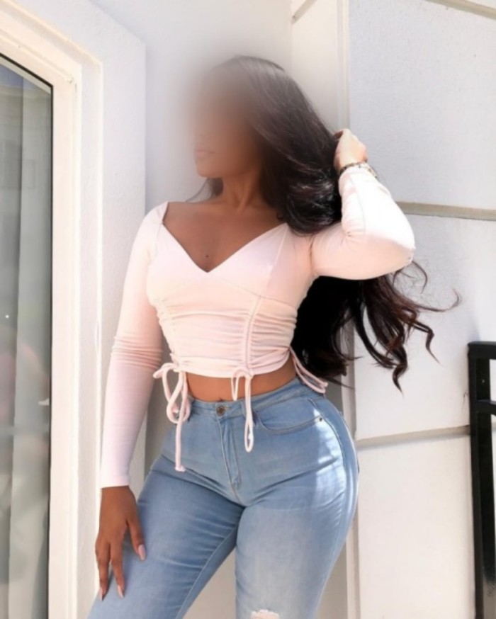 HERMOSA MUJER MUY COMPLETA 24H TRAGoNa Y CALIENTE