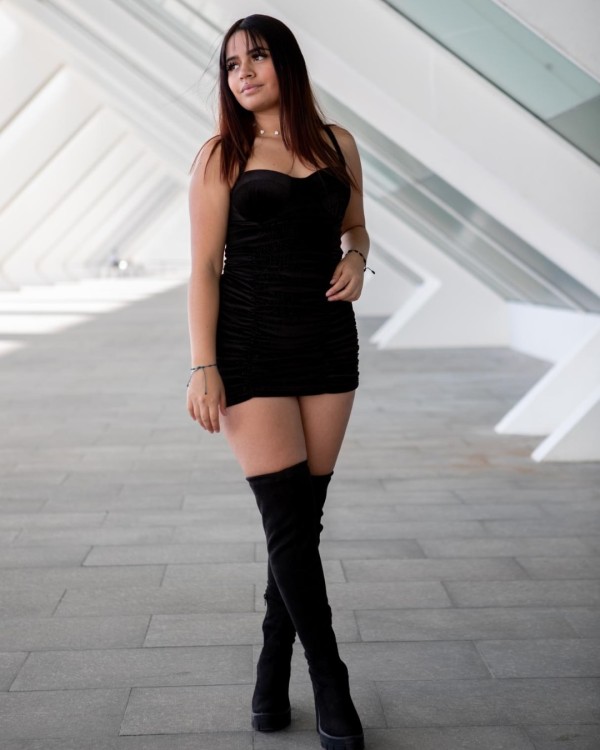 FERNANDA ES TREMENDA LATINA, JOVEN, EXPERTA EN MASAJES