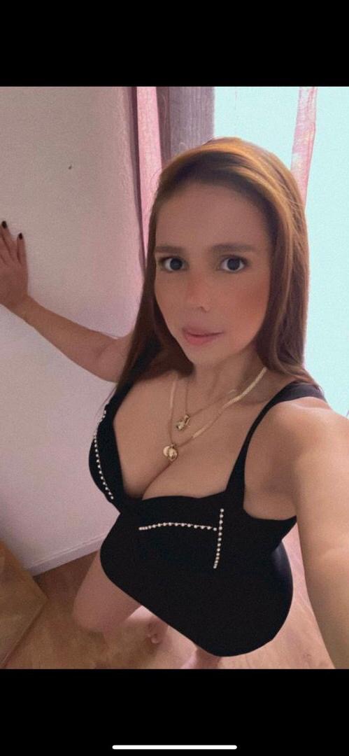 Bella latina en Sevilla por pocos días