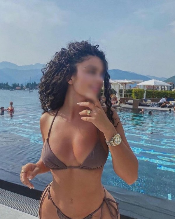 Latina cachonda dispuesta a todo