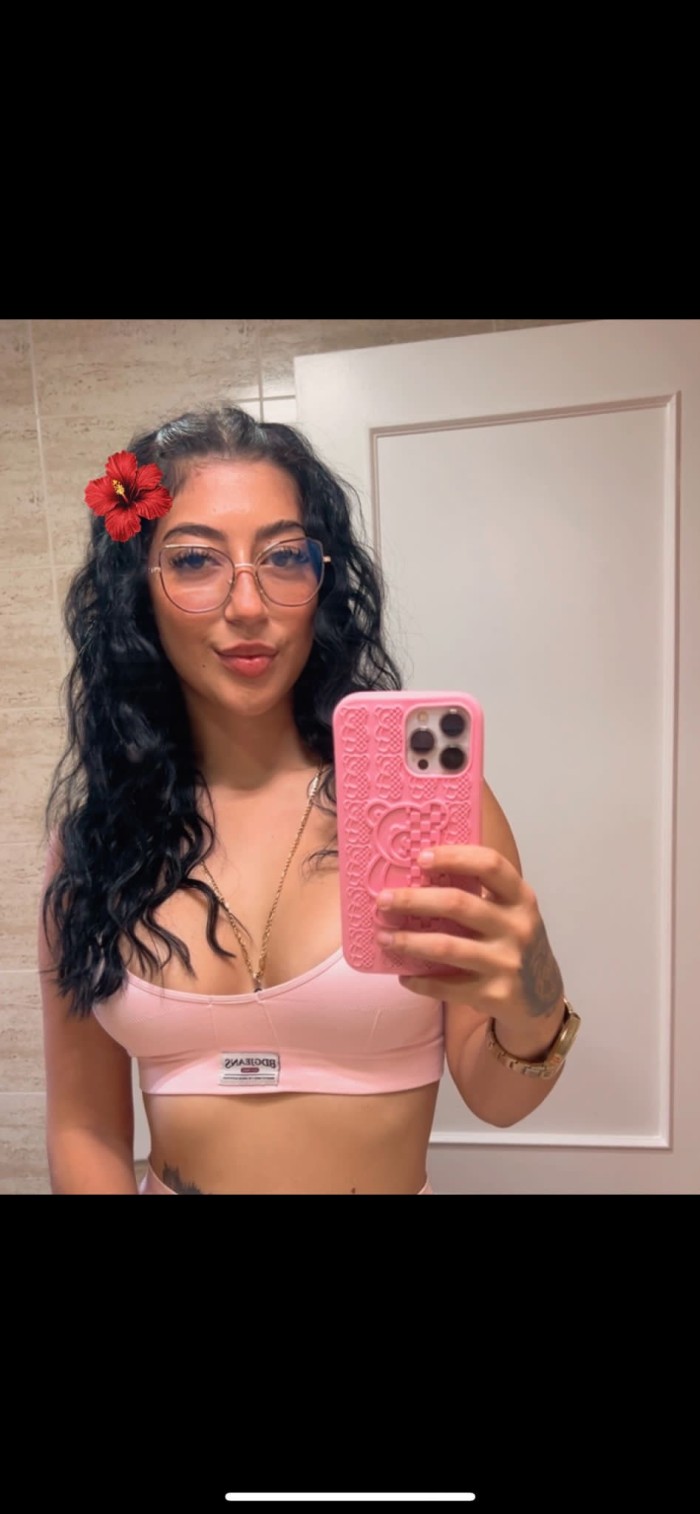 DIVERTIDA , CARIÑOSA Y MUY FOGOSA