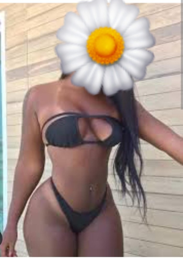 Morenita inplicada fiesteras majá