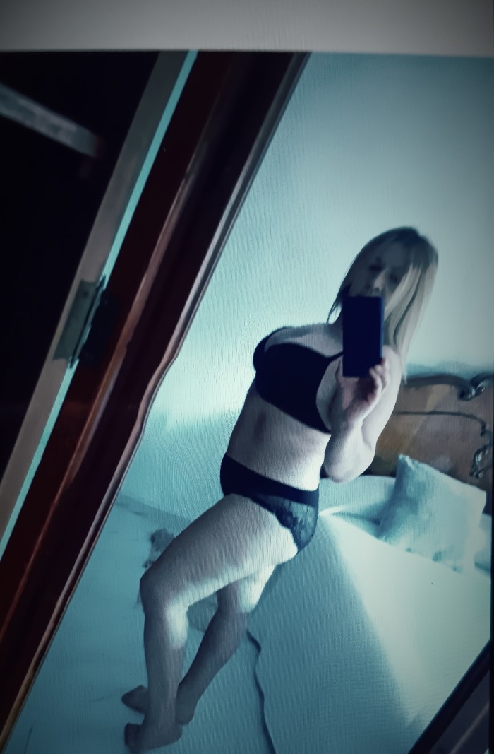 Hola buenas soy lola independiente cariñosa y jug