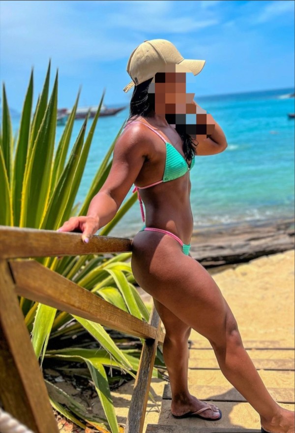 Sexy latina participar las 24 horas disponível
