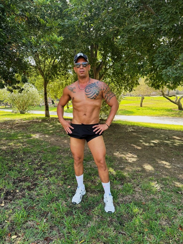 TOP favorito Novedad moreno guapo y cachas, muy simpático y divertido. Ven