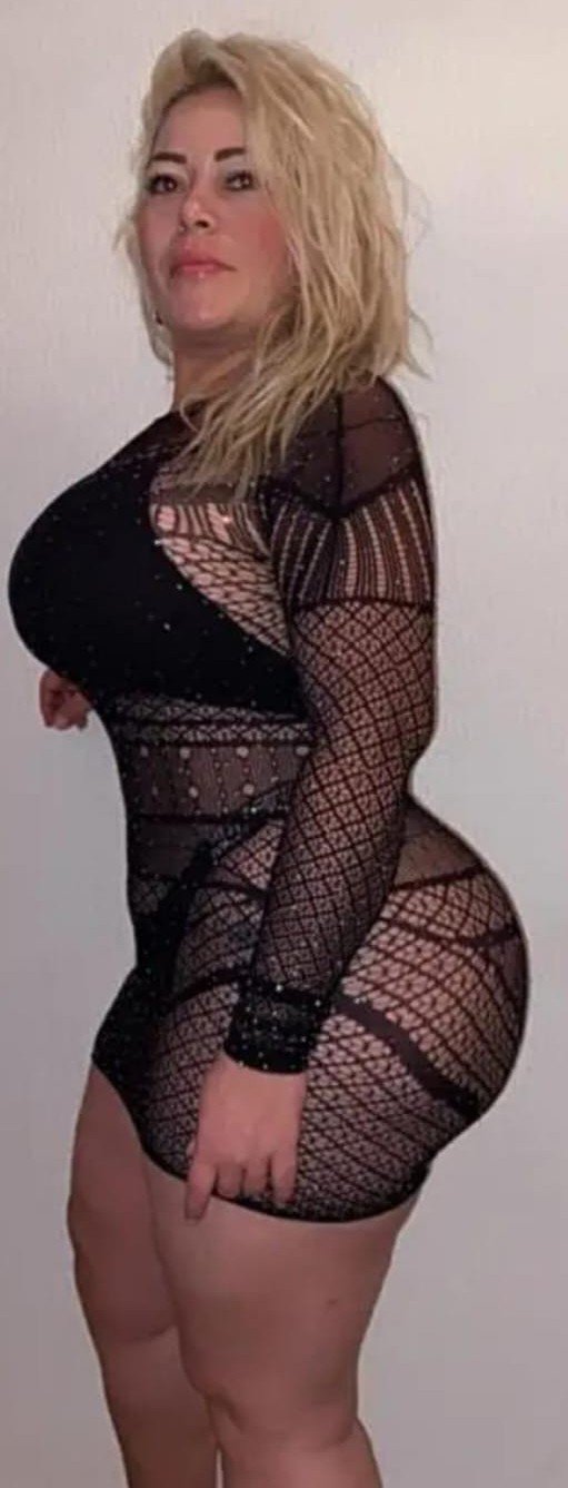 PUTITA CACHONDA HAMBRIENTA DE POLLA Y LECHE EN LA BOCA