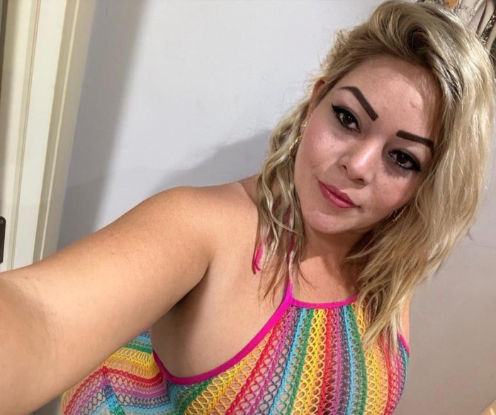 PUTITA CACHONDA HAMBRIENTA DE POLLA Y LECHE EN LA BOCA