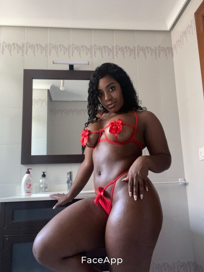 MORENA SENSUAL, CACHONDA Y COMPLACIENTE! Venezolan