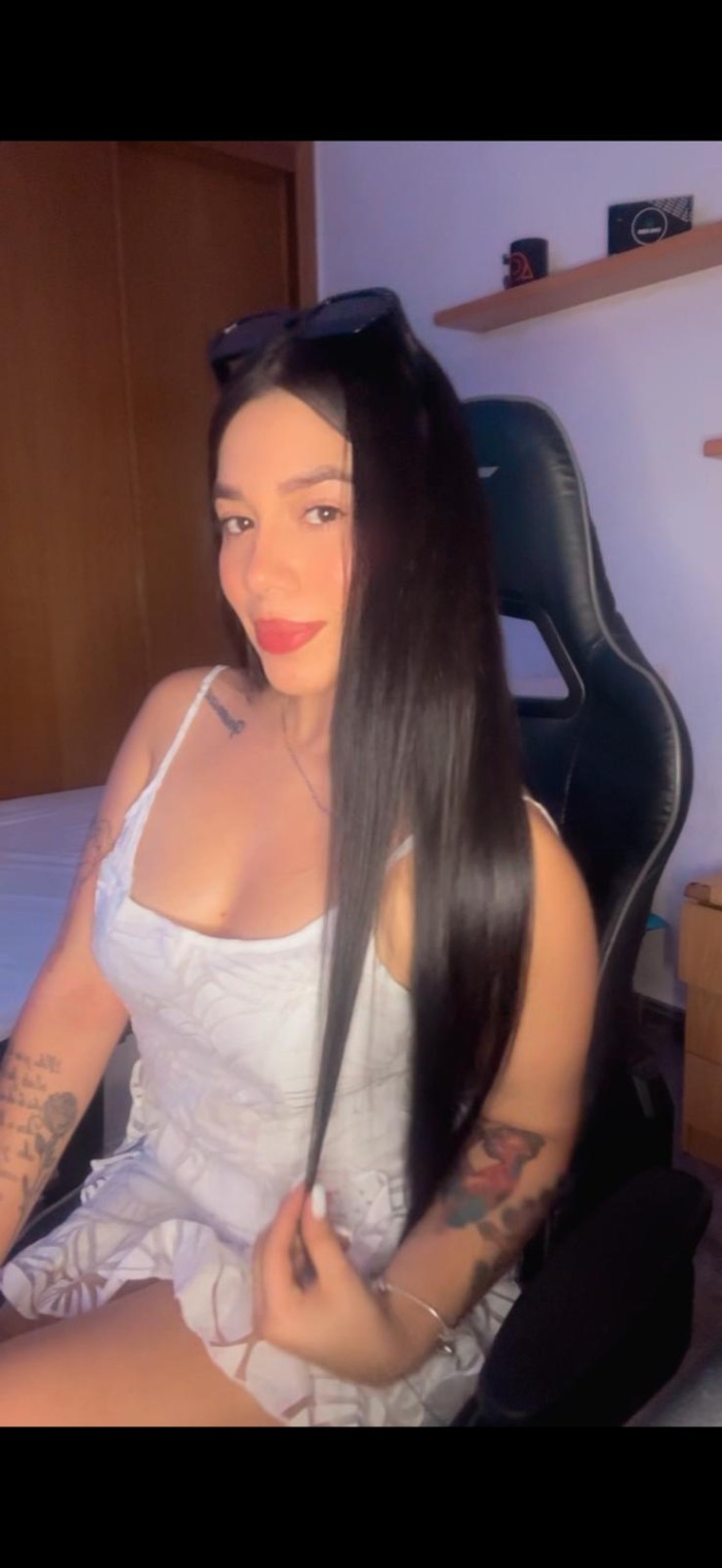 HERMOSA DELGADITA Y CALIENTE COLOMBIANITA