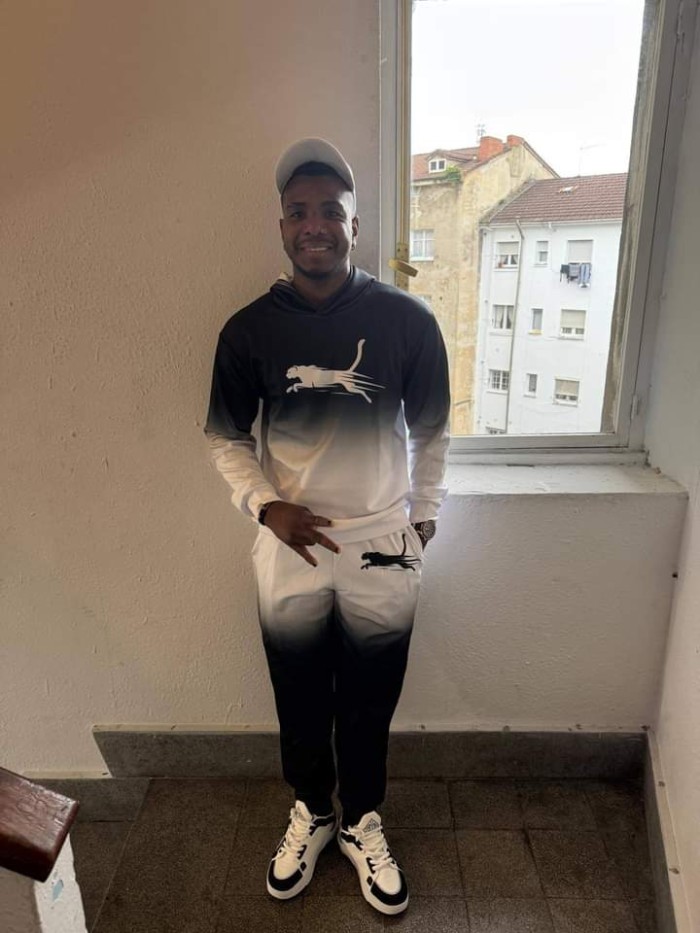 Negro dotado con ganas de complacerte