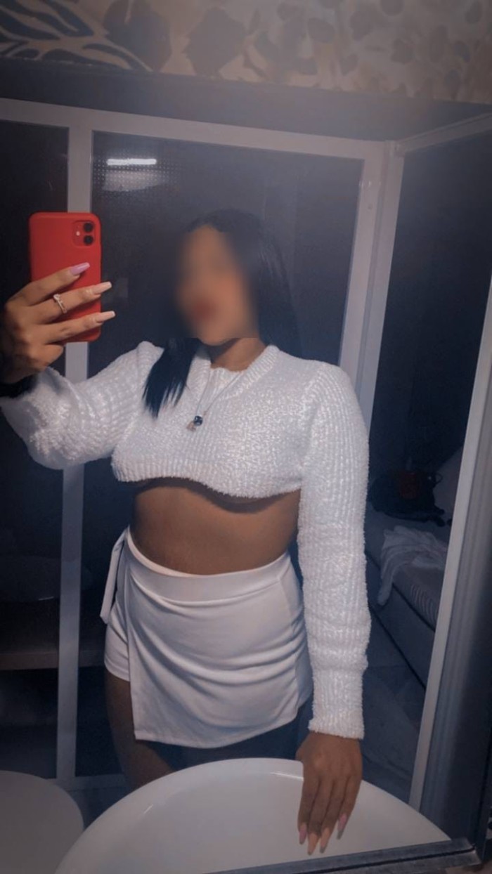 AUTENTICA CHICA FIESTERA Y MUY COMPLETA