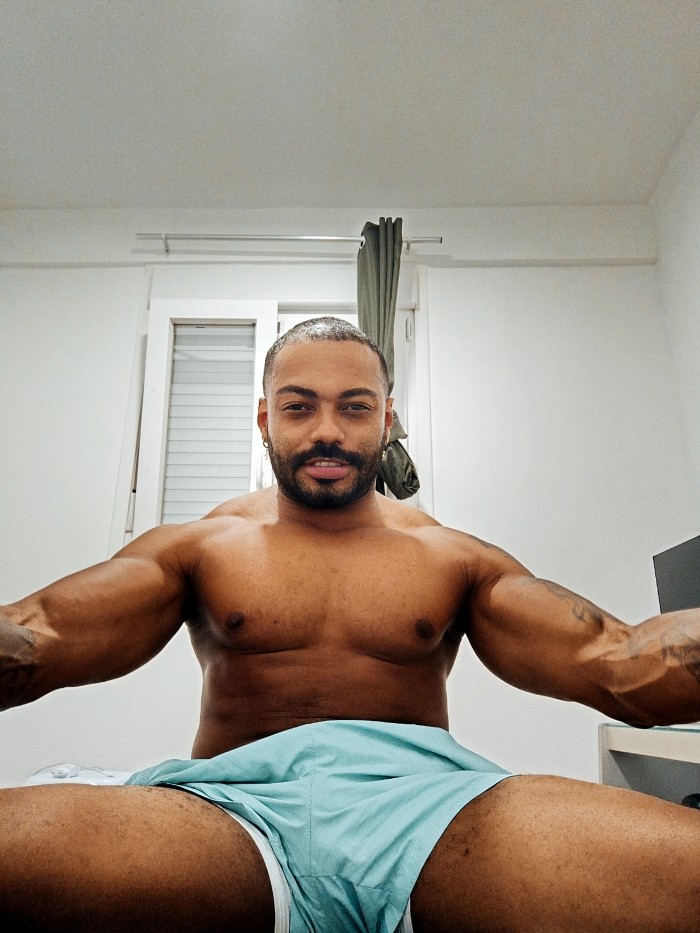 SEXY MORENO LATINO CACHONDO VERGON