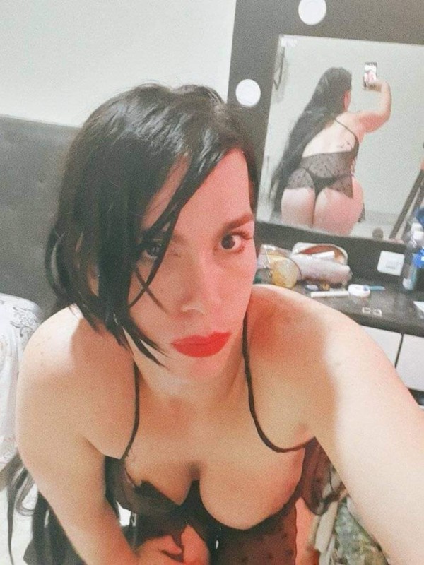 CACHONDA Y hermosa chica transexual en Madrid