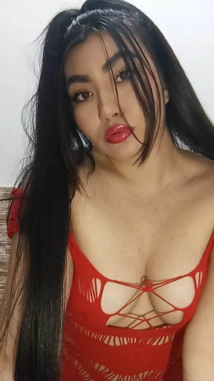 LATINA, ARDIENTE Y TRAVIESA