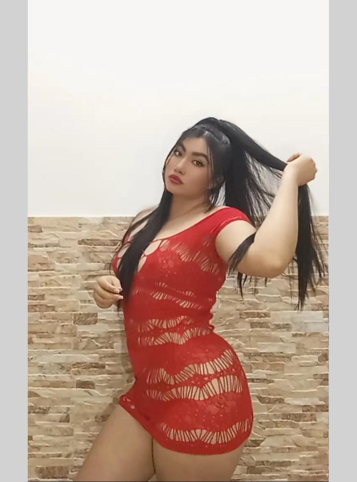 LATINA,  ARDIENTE Y TRAVIESA