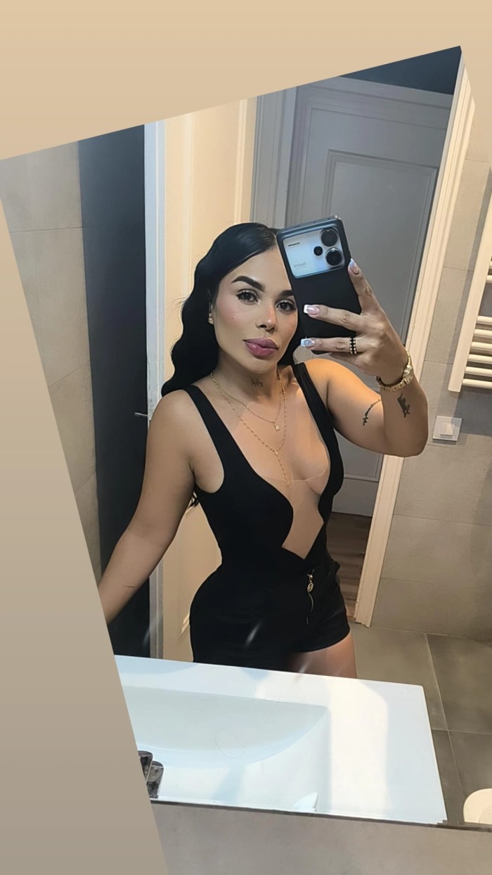 LATINA, ARDIENTE Y TRAVIESA