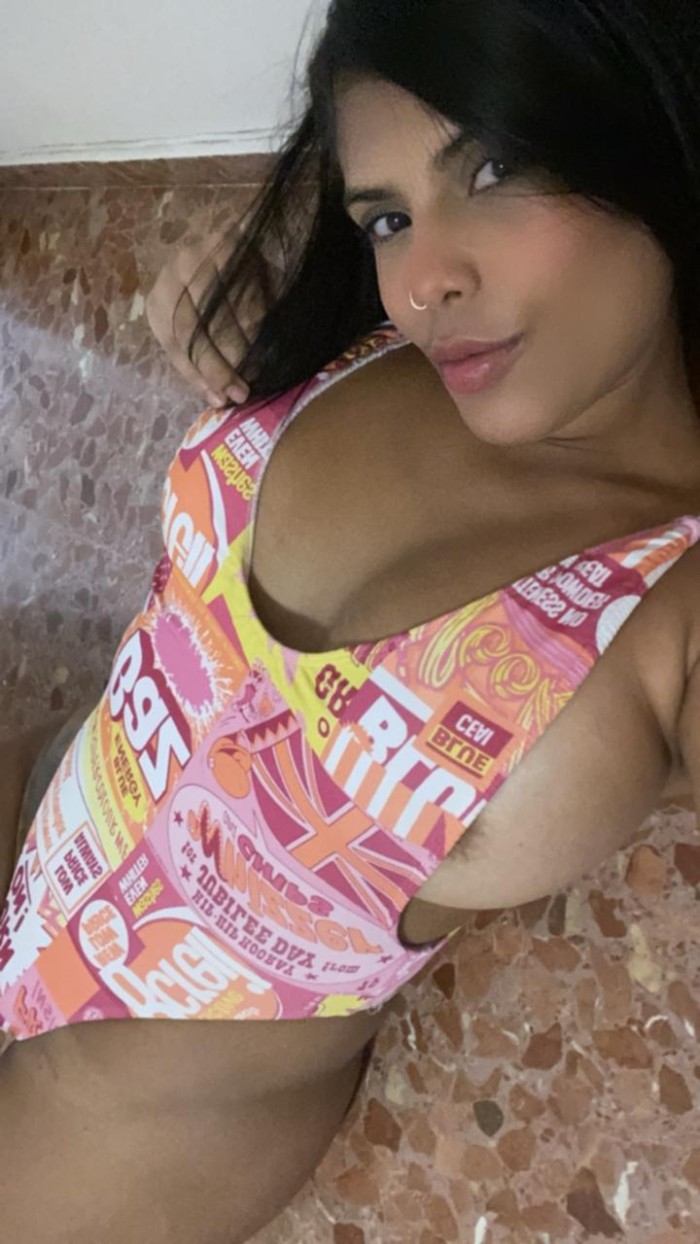 TE GUSTAN LAS TETAS GRANDES Y NATURALES
