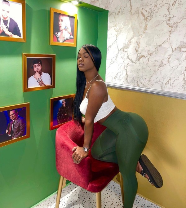 Negrita culona ven asme correr a chorros