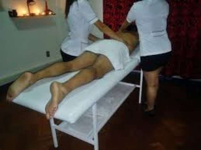 MASAJISTA PROFESIONAL EN CAMILLA 4 MANO