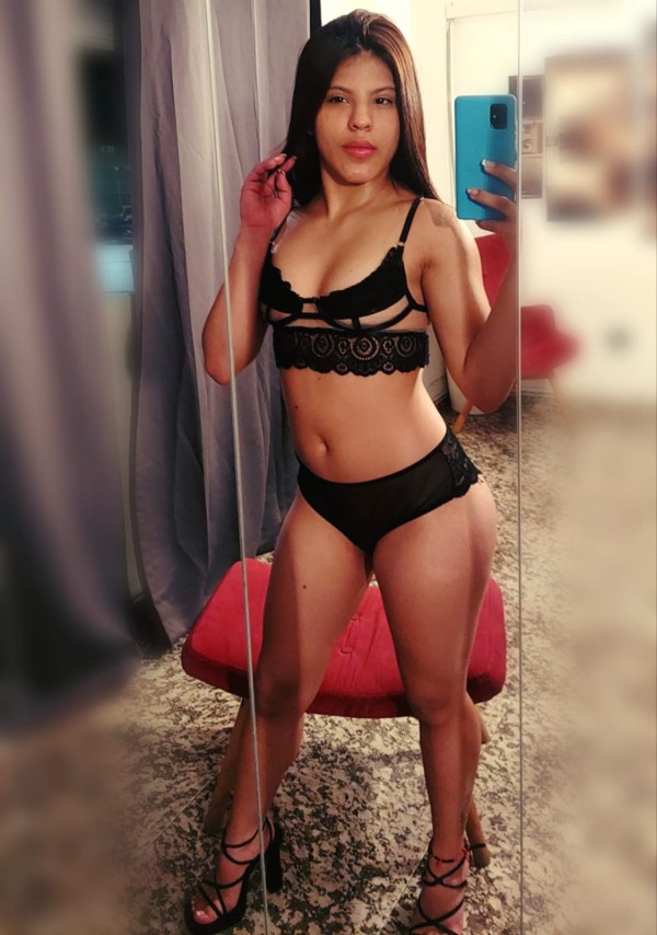 LAURA una belleza que enciende miradas