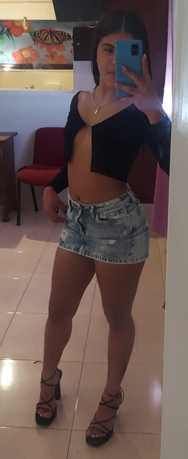 LAURA una belleza que enciende miradas